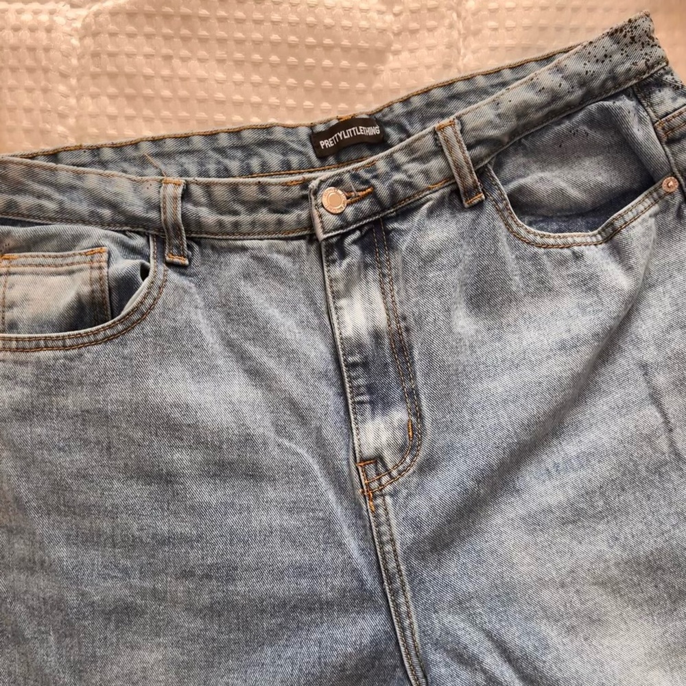 PRETTYLITTLETHING Split Hem Jeans